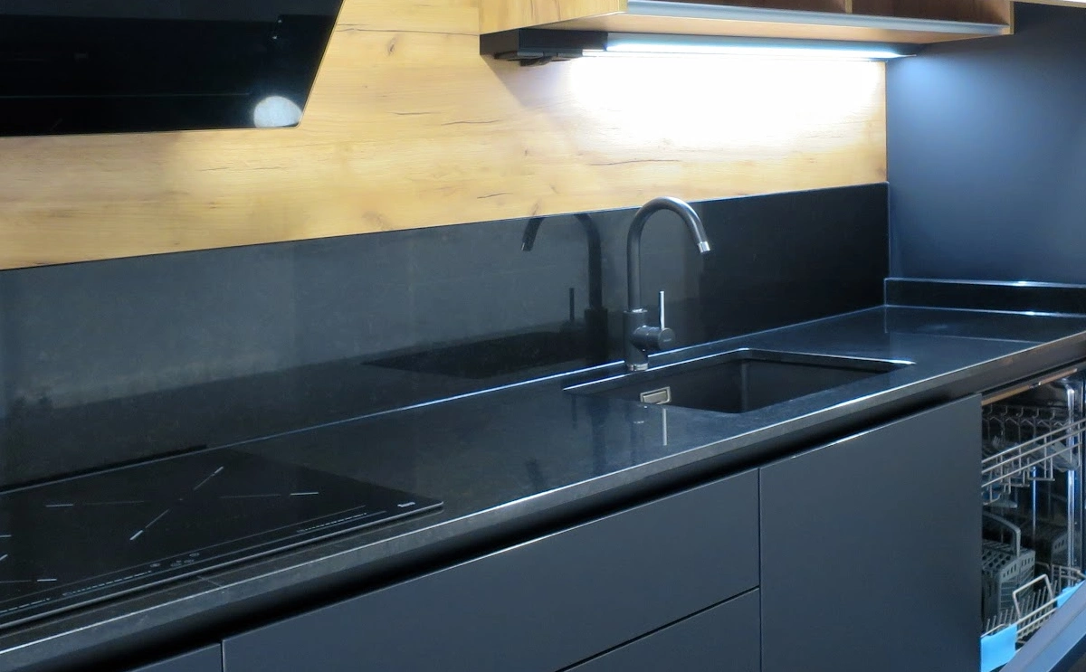 cocina negra-showroom-leganes